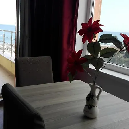 Apartment Crazy Mamaia