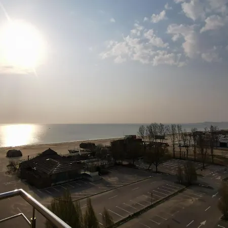 Crazy Apartment Mamaia